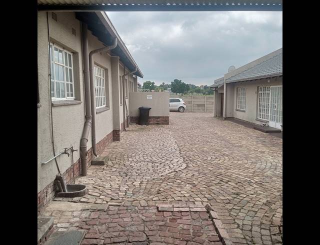 2 BEDROOM TOWNHOUSE FOR SALE IN LILIANTON